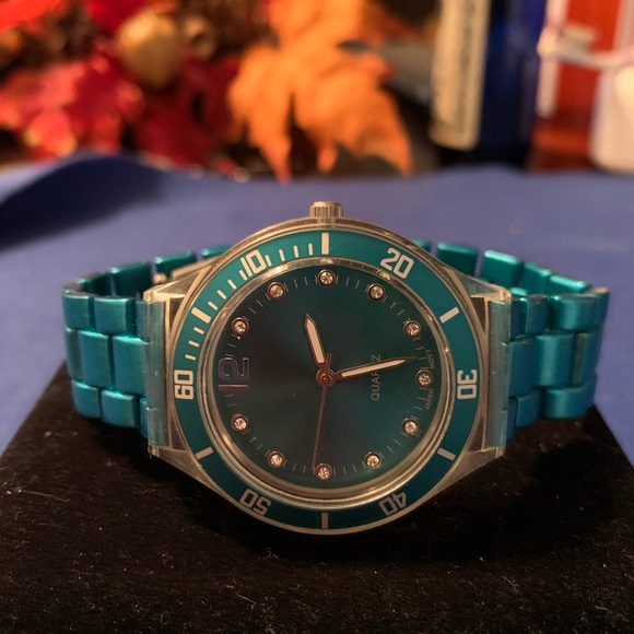 Metal Turquoise, Diamond studs & clear watch - Picture 2 of 5